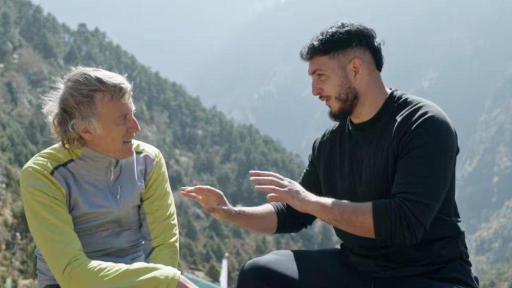 Jesús Calleja junto a Omar Montes en 'Universo Calleja'.