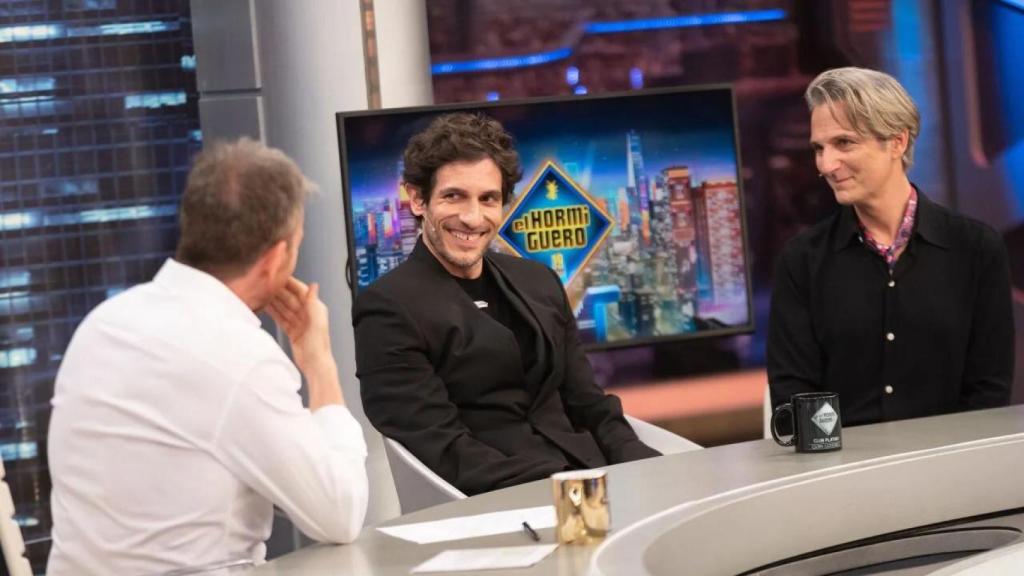 Quim Gutiérrez y Ernesto Alterio junto a Pablo Motos en 'El Hormiguero'.