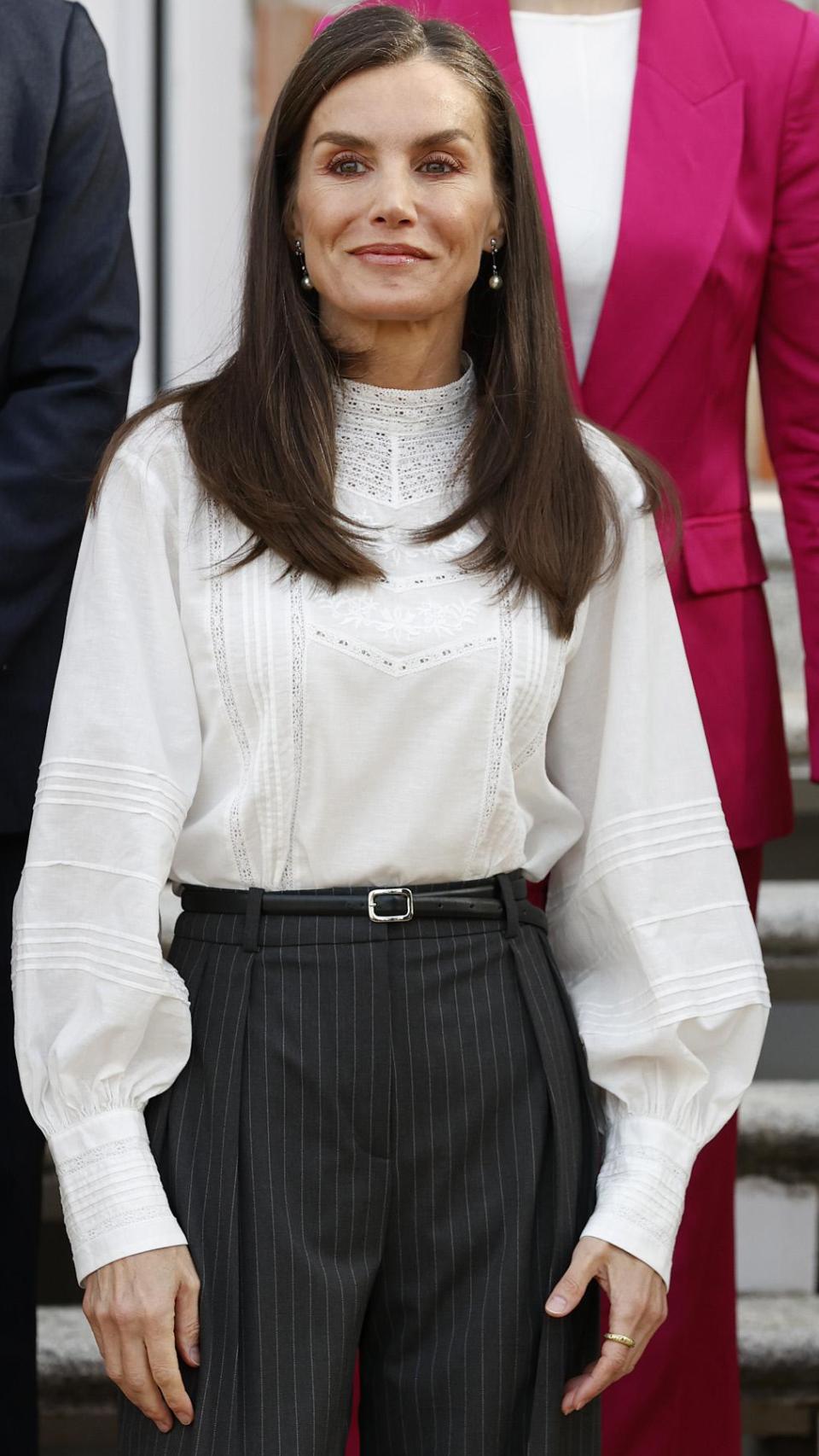 La Reina, en la escalinata de Zarzuela.