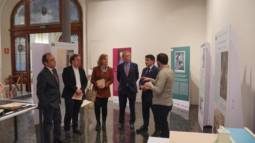 Algunas de las autoridades, en la inauguración.