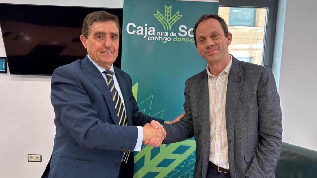 Carlos Martínez Izquierdo, presidente de Caja Rural de Soria, y Rodrigo Gómez Conejo, presidente del club Soria Baloncesto