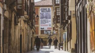 Imagen de la campaña 'Coge el Relevo' del Ayuntamiento de Medina de Pomar para revitalizar su campaña