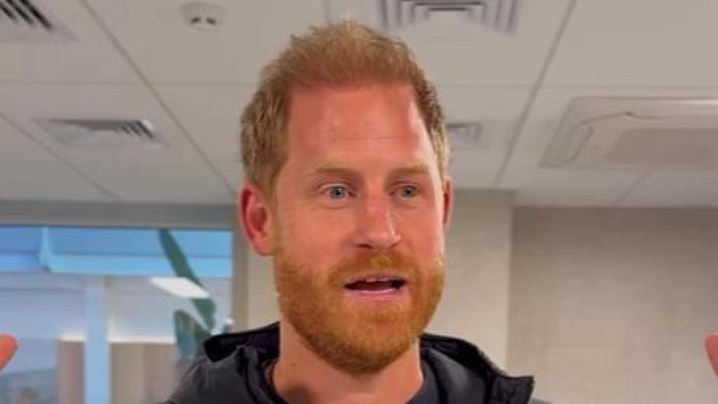 El Príncipe Harry, en su visita a una clínica para víctimas de la guerra entre Ucrania y Rusia.