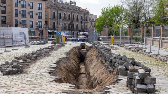 Unas obras en la estación de tren de Toledo sacan a la luz un muro que podría ser romano.