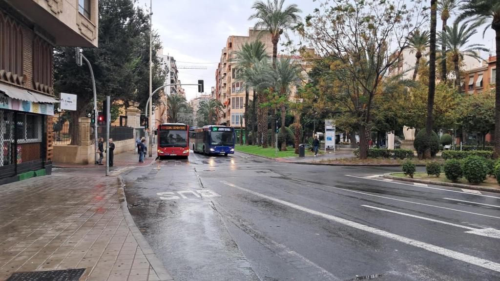 La calle San Vicente en Alicante durante un día de lluvias