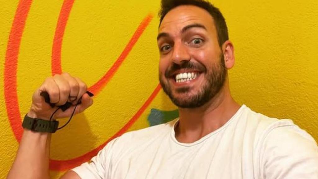 El entrenador explica cuál es la mejor rutina.