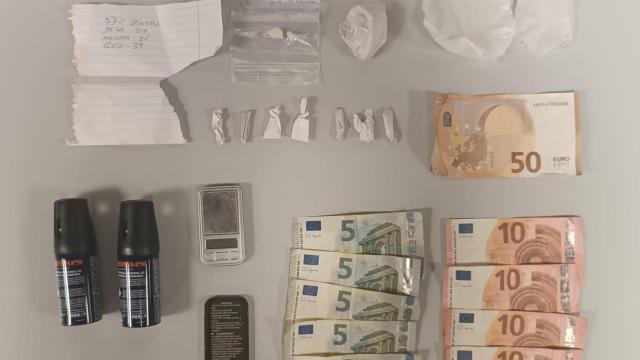 Billetes y más objetos incautados por la Policía Nacional en Vigo