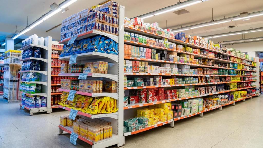 Imagen de ilustración de una variedad de productos en un supermercado.