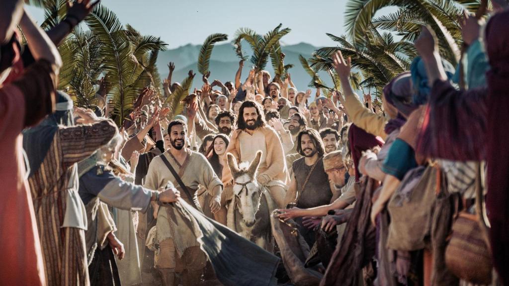 Escena de la entrada triunfal de Jesucristo en Jerusalén en la quinta temporada de 'The Chosen'.