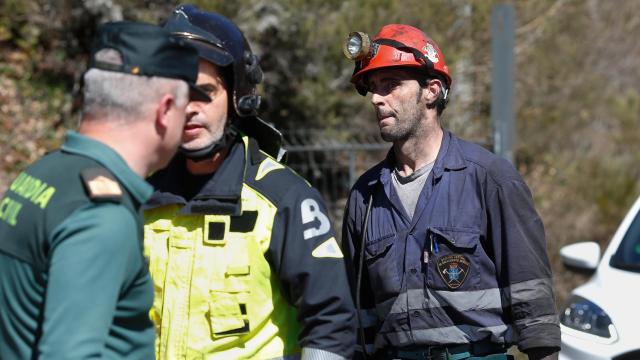 Efectivos de emergencias durante las labores de búsqueda de las víctimas del accidente en la mina de Cerredo.