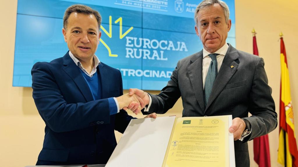 Firma del convenio de patrocinio.