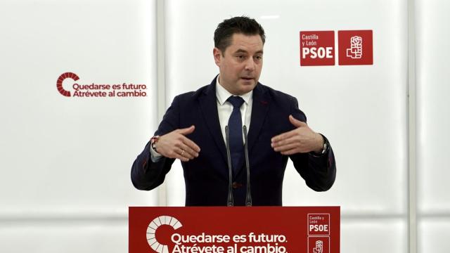 El secretario de Organización del PSOE de Castilla y León, Daniel de la Rosa, durante su rueda de prensa de este viernes