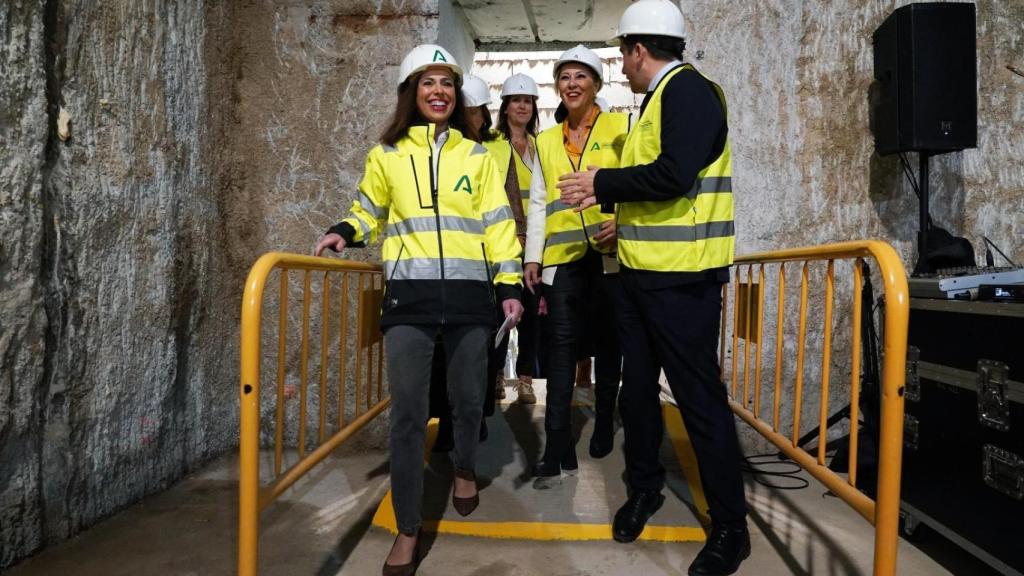 Imagen de las consejeras de Fomento y de Economía, Rocío Díaz y Carolina España, a las obras del Metro de Málaga.