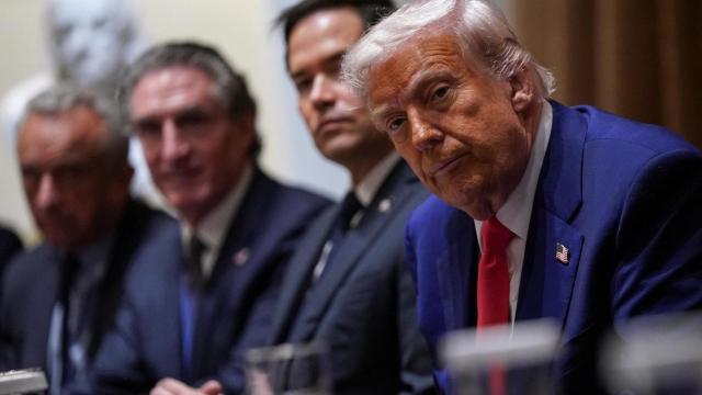 Donald Trump durante una reunión con su gabinete.