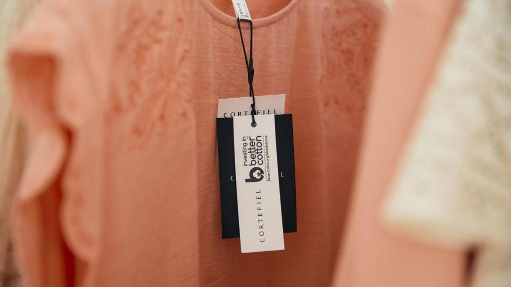 Hemos trabajado mucho en reducir todo en los plásticos del 'packaging' de las prendas, comenta el experto.