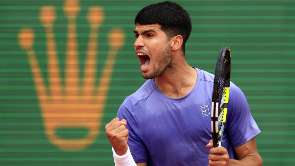 Carlos Alcaraz celebra un punto contra FIls.