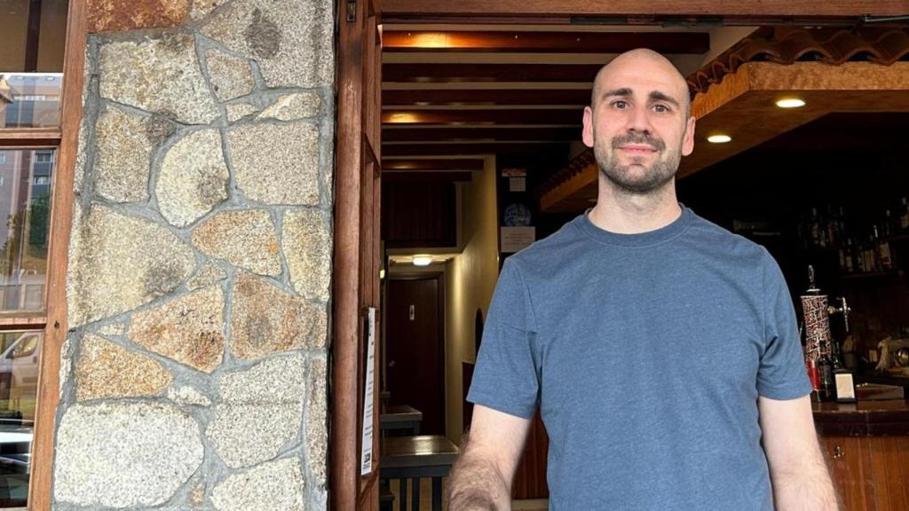 La taberna de barrio (y deportivista) de A Coruña que triunfa con comida casera y pincho gratis