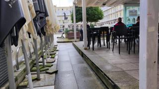 Elementos de las terraza de María Pita en mal estado.
