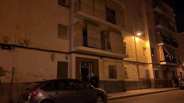 Desalojo de 61 personas en el barrio de San Antón de Elche la pasada madrugada del viernes.