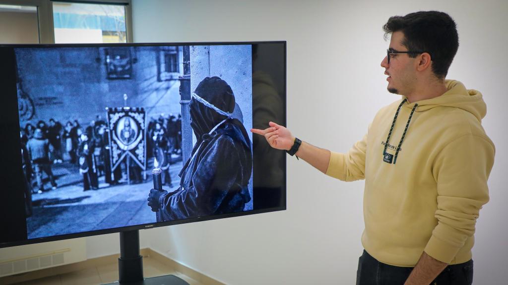 El fotógrafo y cofrade salmantino Alejandro Pérez en una entrevista para EL ESPAÑOL de Castilla y león