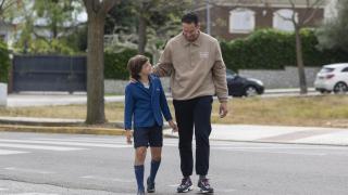 Sito junto a su padre Jesús llegando al colegio El Tomillar