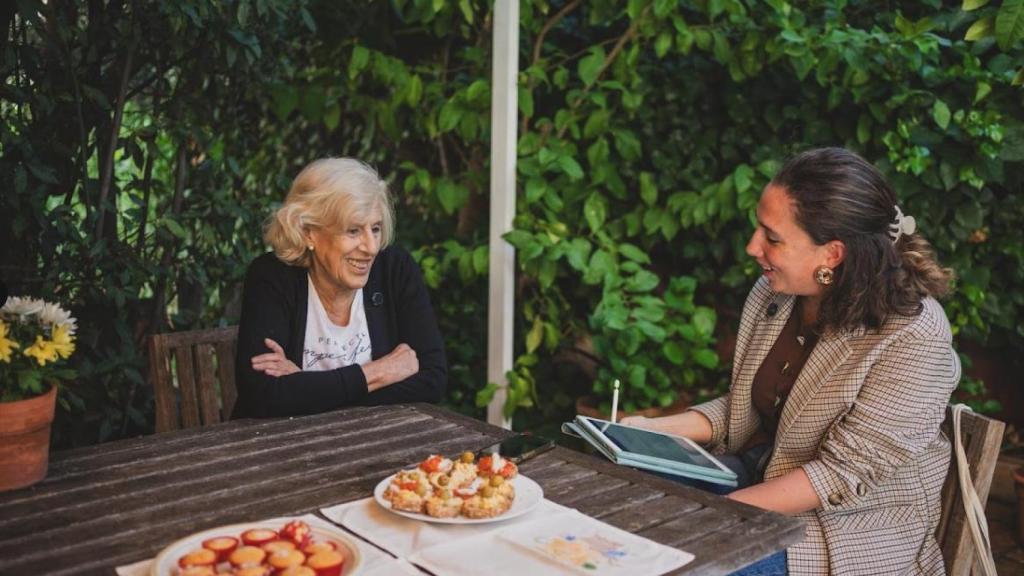Manuela Carmena, entrevistada por EL ESPAÑOL en su casa.