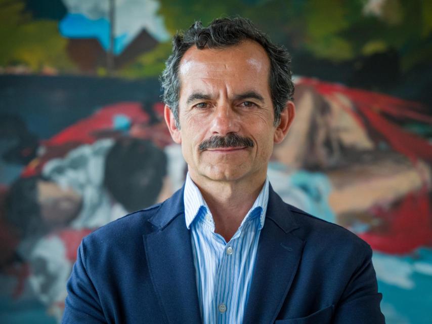 Retrato del empresario Jesús Moraime en su casa-hotel de Oporto.