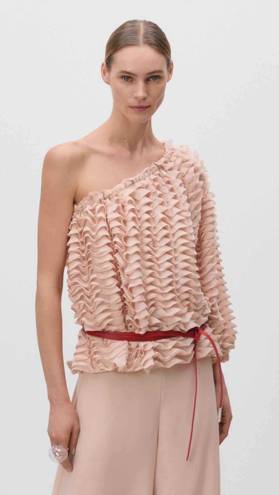 Top asimétrico bordado 3D de Simorra | REF: V25200808271_54_34