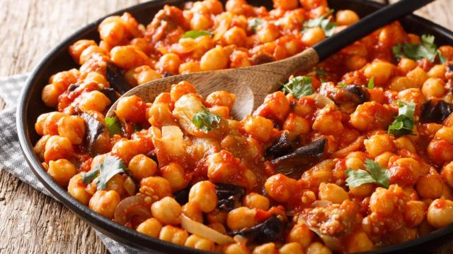 Un plato de garbanzos (Imagen de archivo)