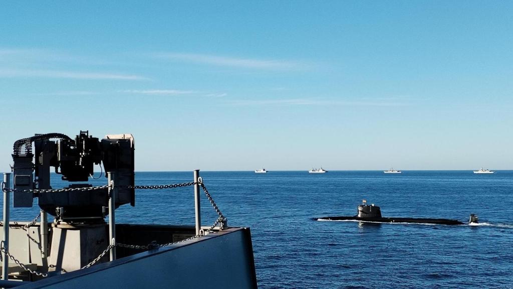 El S-81, en plena maniobra en la costa andaluza.