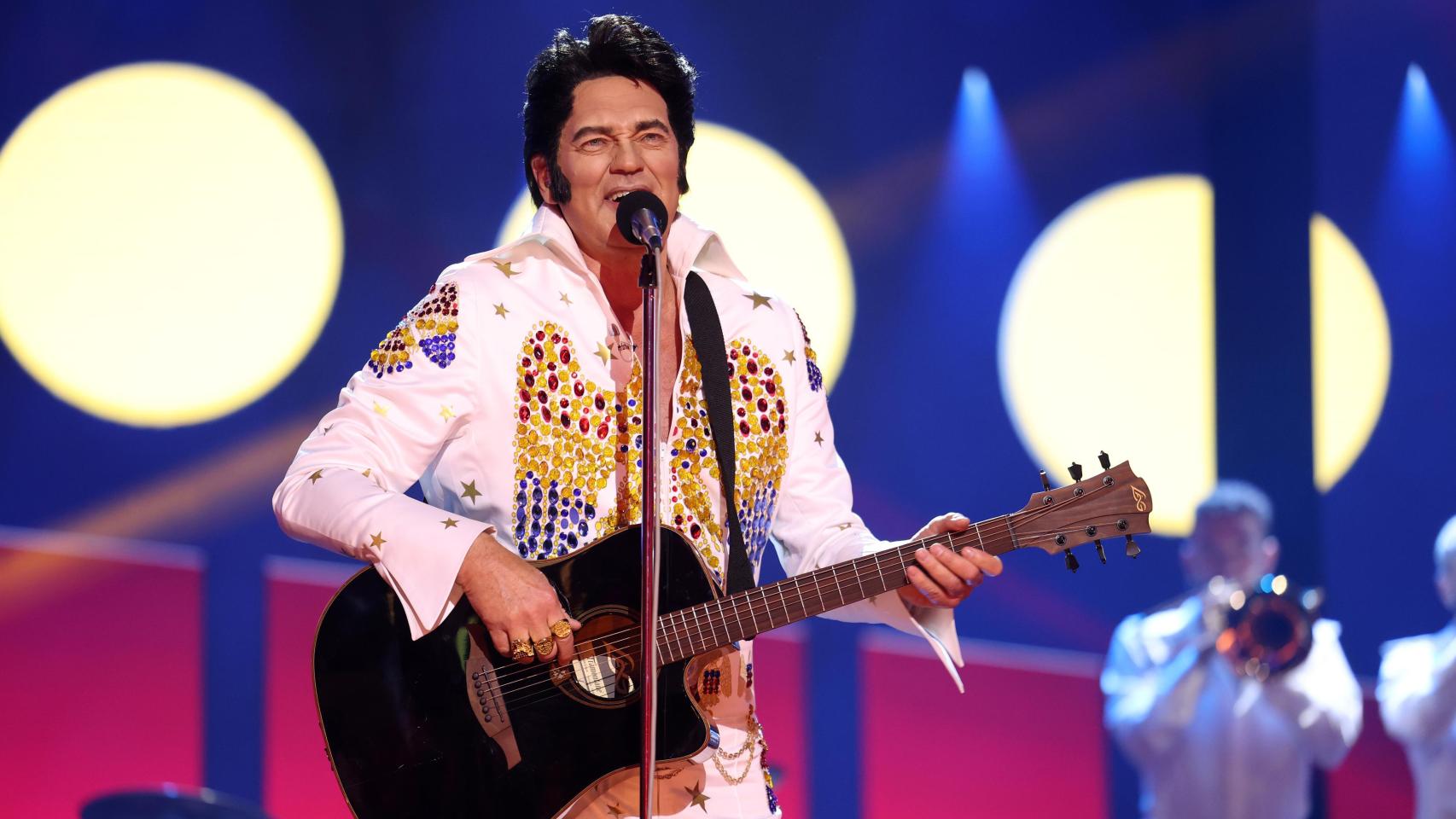 Bertín Osborne como Elvis en 'TCMS'.