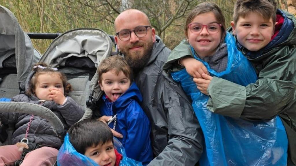 La vida de Sergio, vecino de Paiporta y padre de cinco hijos: Me veo igual de abandonado que el día de la dana