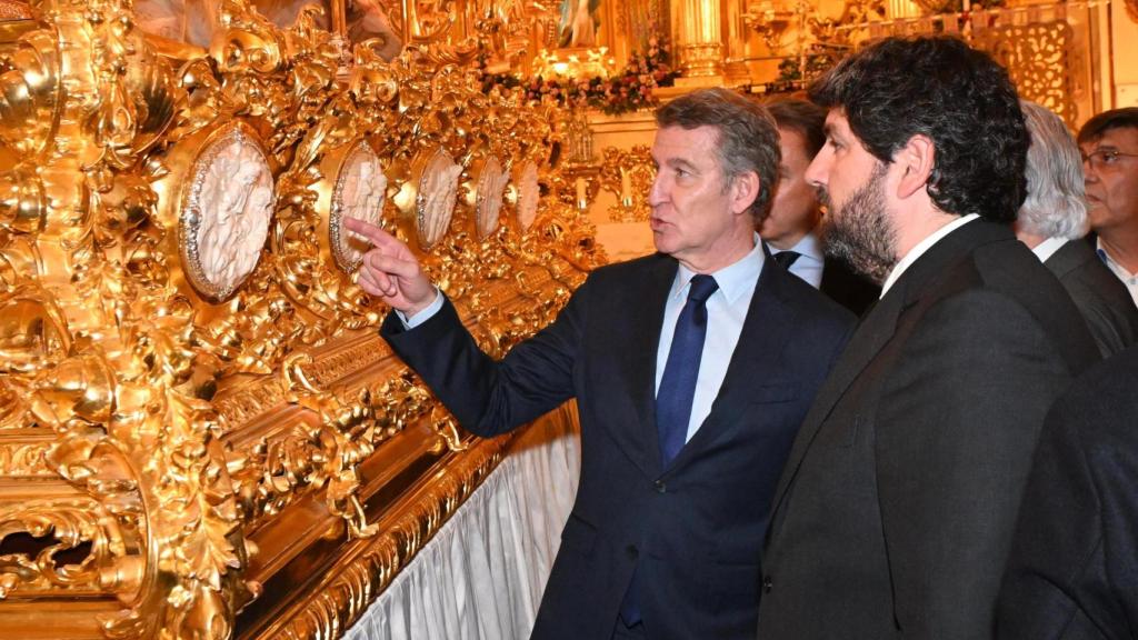 El líder del PP, Alberto Núñez Feijóo, junto a Fernando López Miras en Lorca