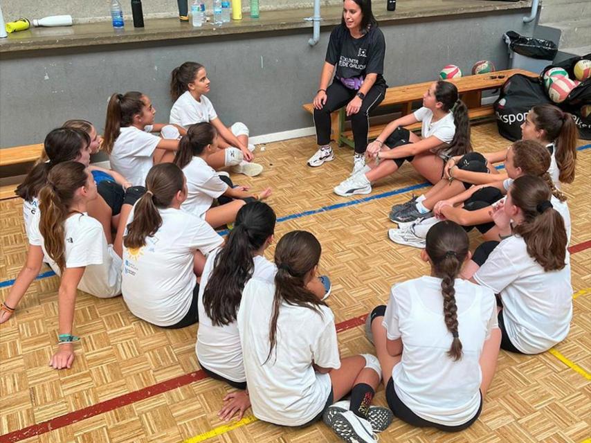 Santos con jugadoras de categorías inferiores.