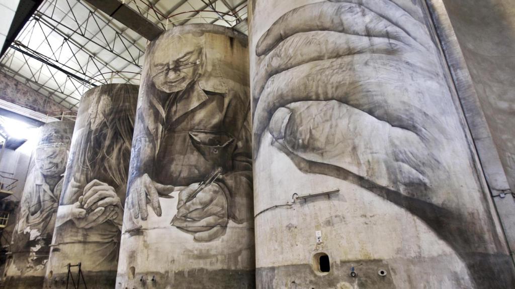 La obra de Guido Van Helten en la Bodega Solar de Samaniego.
