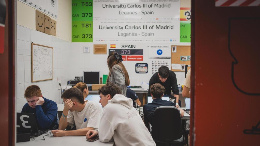 Parte del equipo trabajando