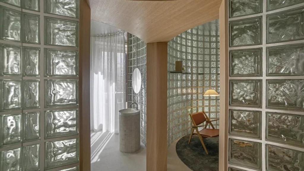 Espacio Geberit. Cuarto de baño 'La forma del agua', en Casa Decor 2025.