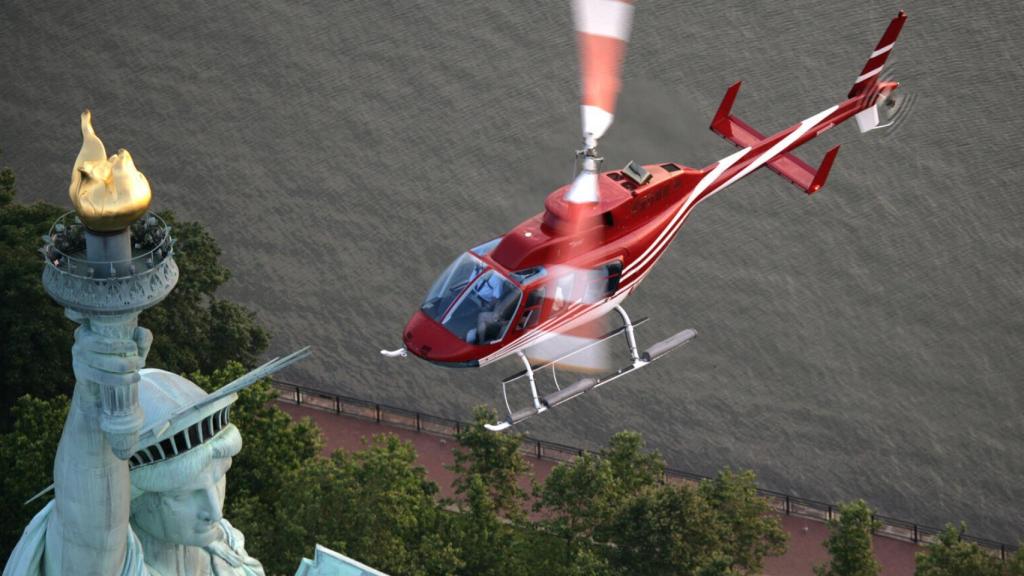 Un helicóptero de New York Helicopter Tours sobrevolando la Estatua de la Libertad.