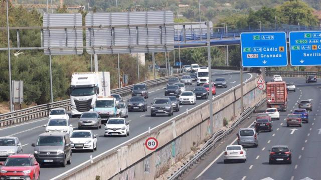 Vehículos en el tramo de la autovía A-49 más próximo a Sevilla.