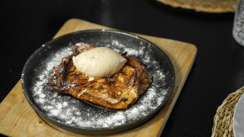 La receta de las torrijas que preparan Mario Amat y Carlos Tomás en Alicante.