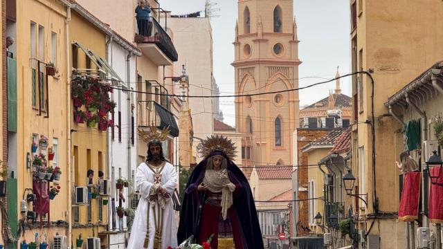 El Cautivo y la Trinidad avanzan por la calle Trinidad.