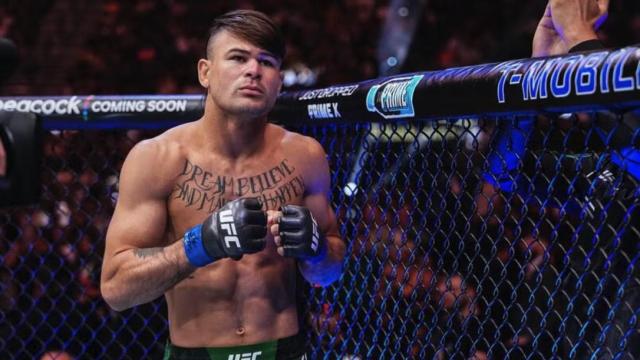 Diego Lopes, dentro de la jaula de la UFC