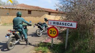 La Guardia Civil entrando al pueblo de León