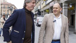 El secretario general del PSOE de CyL, Carlos Martínez, es recibido por José Luis Aceves