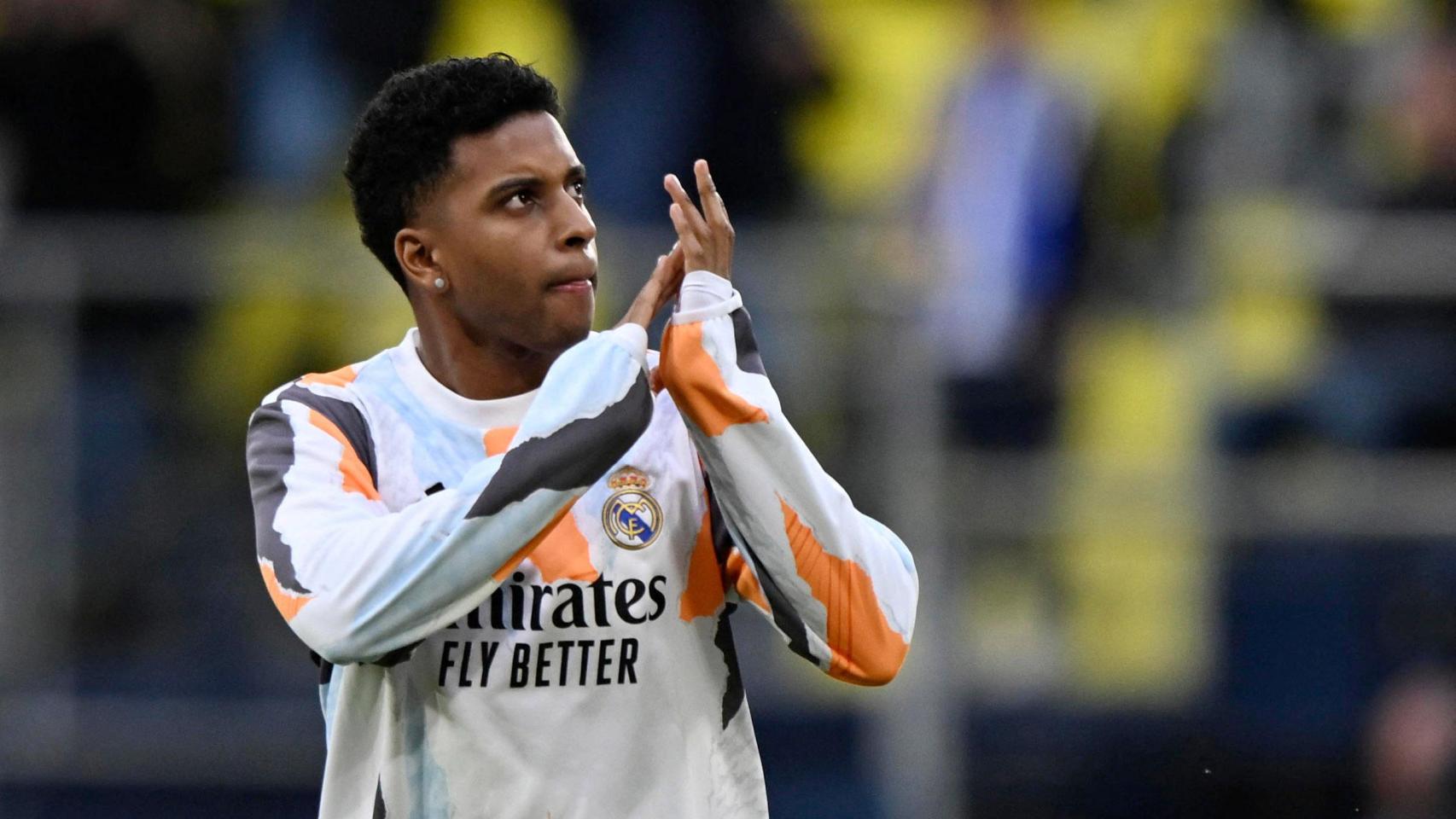 Rodrygo calentando con el Real Madrid