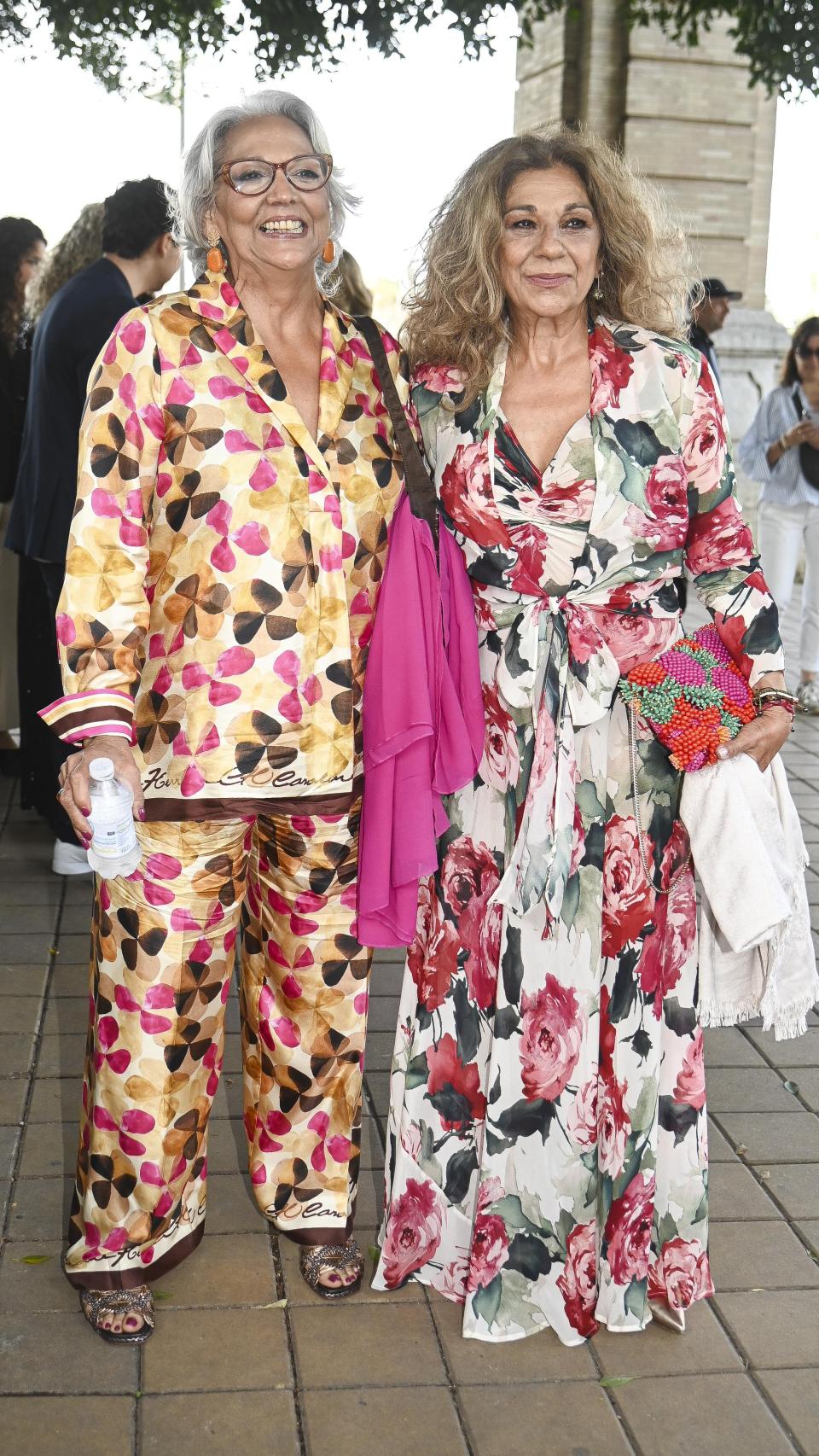 Charo Vega, con su gran amiga Lolita, en la boda de su hija Triana.