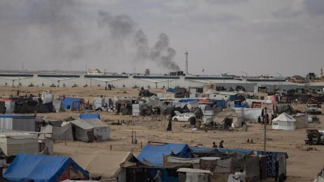 Palestinos se preparan para abandonar áreas de Rafah en medio de nuevos ataques israelíes.