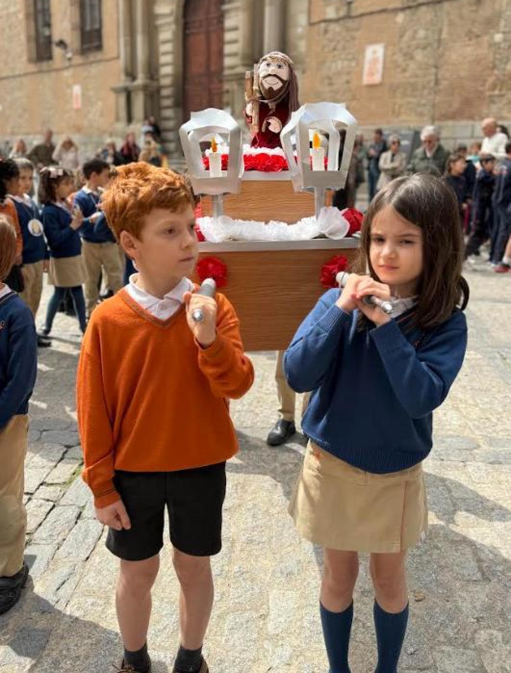 Procesión de la Virgen de los Dolores del Colegio Divina Pastora de Toledo.
