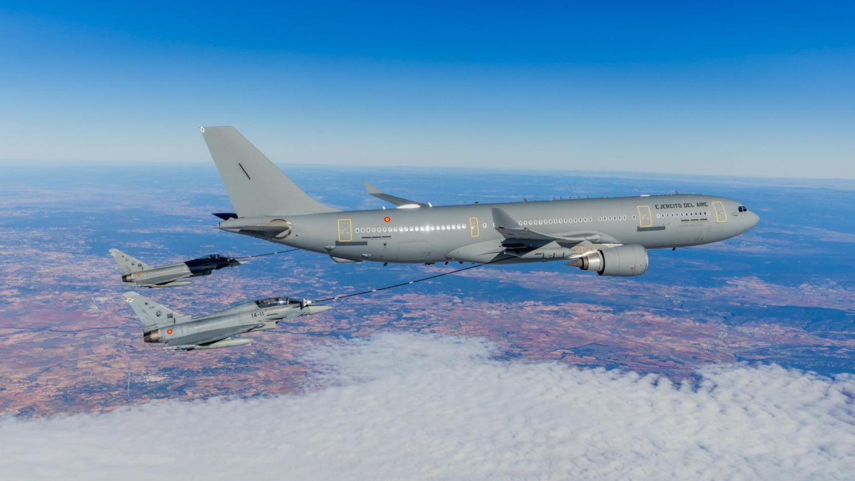 El primer A330 MRTT junto a dos Eurofighter del Ejército del Aire y del Espacio