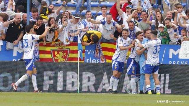 Celebración del gol de Poussin.